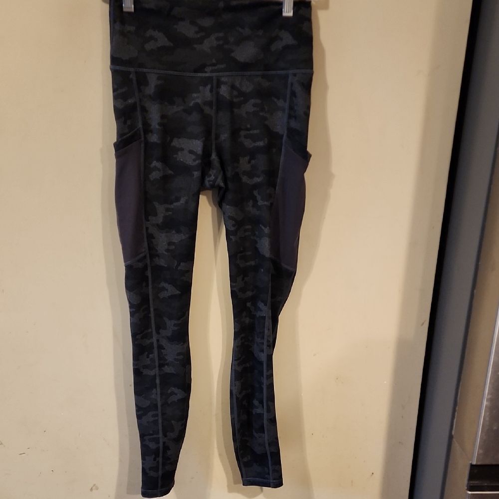 Dark Camo Leggings With Side Pockets